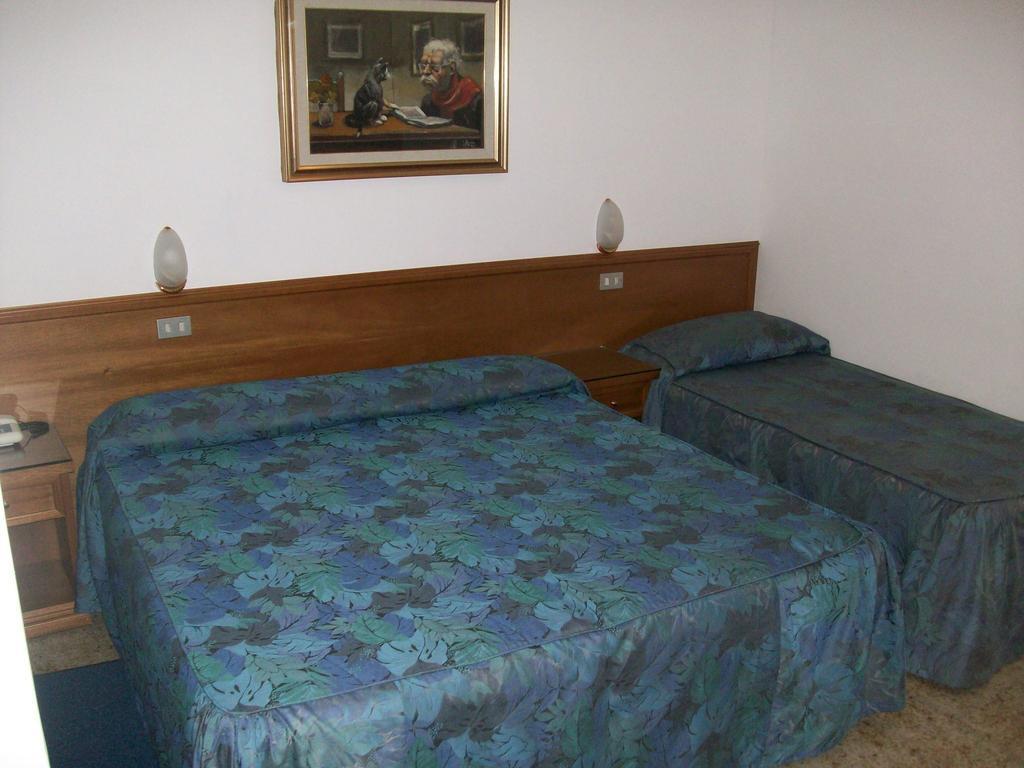 Hotel Santorotto Di Fabio Terrosi Сіналунґа Номер фото
